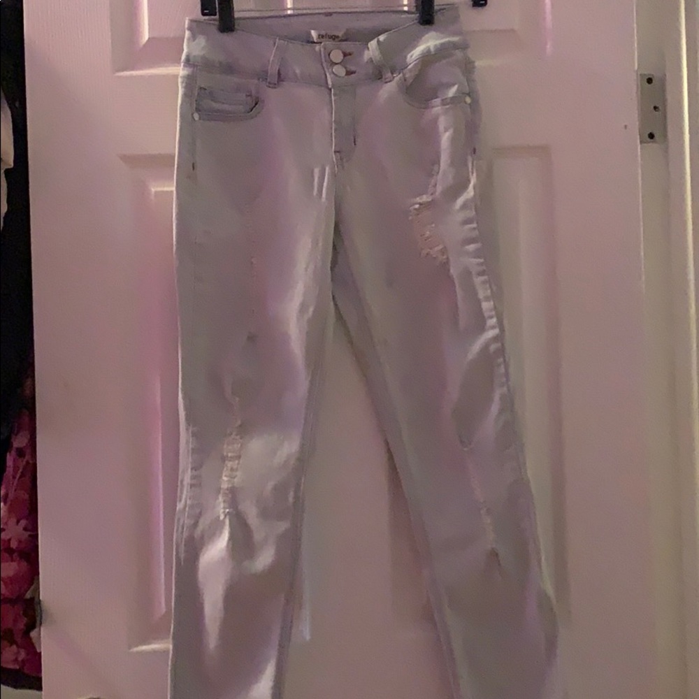 Refuge Light Wash Jeans